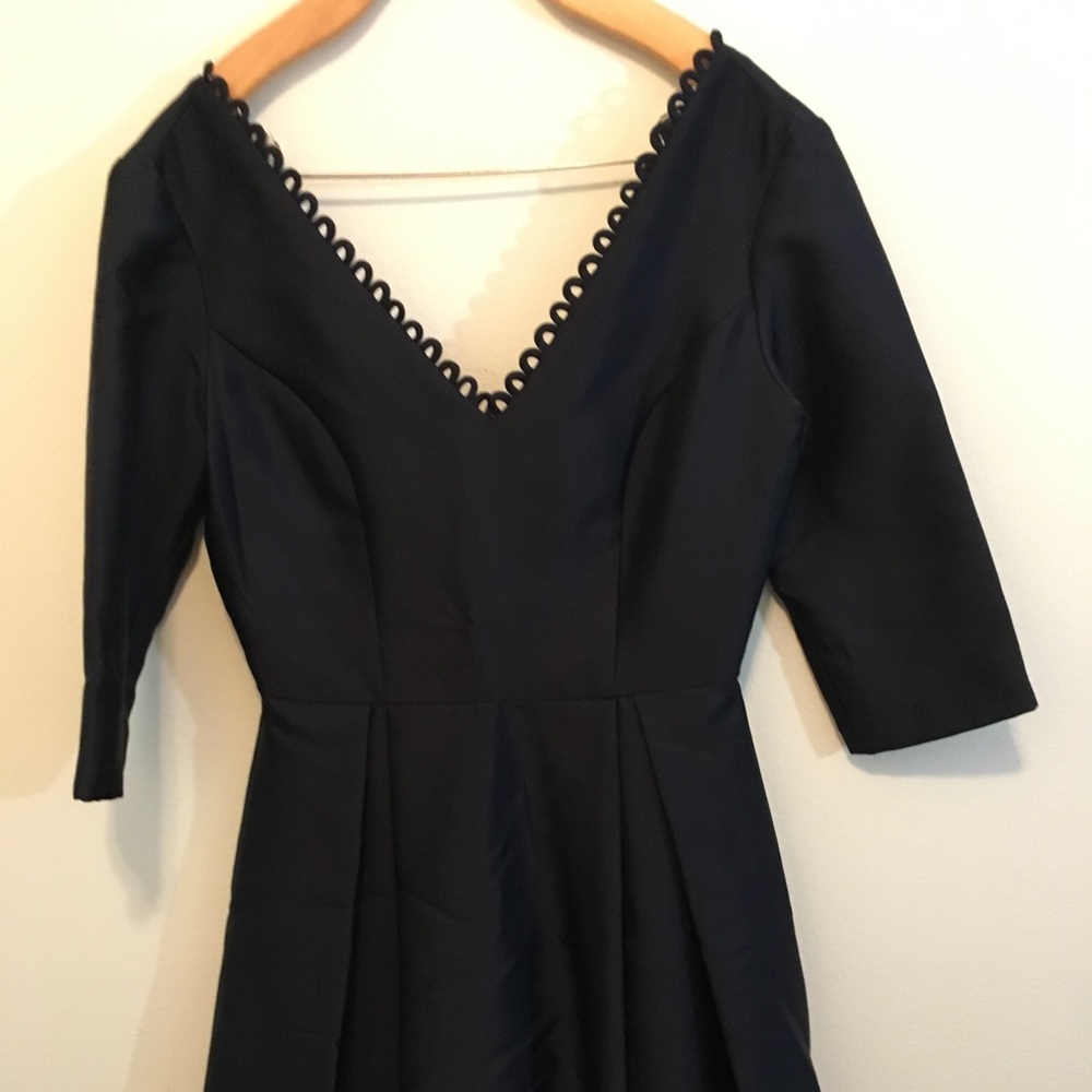 Scalloped V-Neck Dress with A-line Skirt